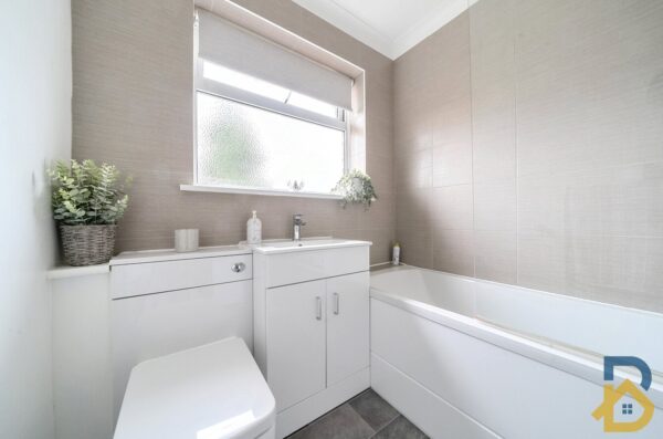 Tangmere Crescent, Hornchurch, RM12