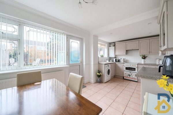 Tangmere Crescent, Hornchurch, RM12