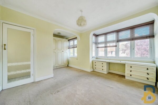Primrose Glen, Hornchurch, RM11 2NL