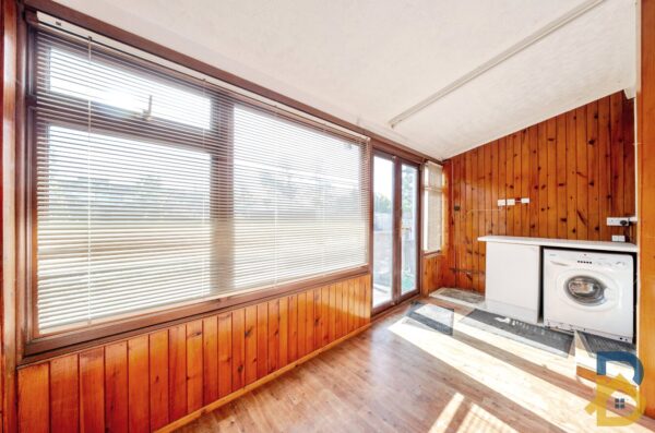 Primrose Glen, Hornchurch, RM11 2NL