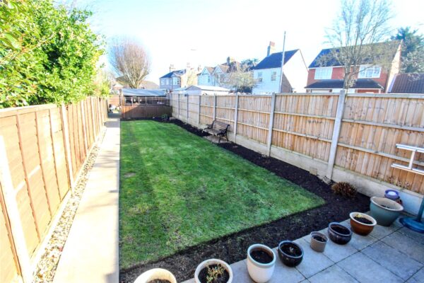 Cross Road, Mawneys, Romford, RM7 8DX