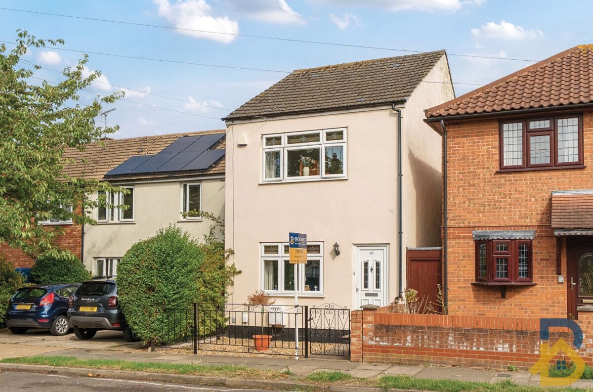 Cross Road, Mawneys, Romford, RM7 8DX