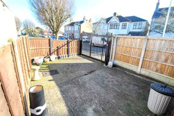 Cross Road, Mawneys, Romford, RM7 8DX