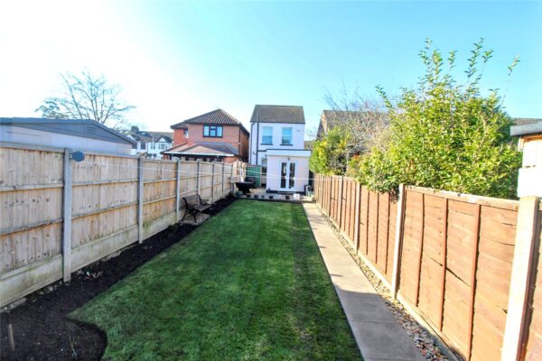 Cross Road, Mawneys, Romford, RM7 8DX