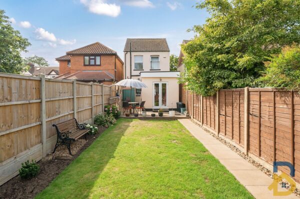 Cross Road, Mawneys, Romford, RM7 8DX