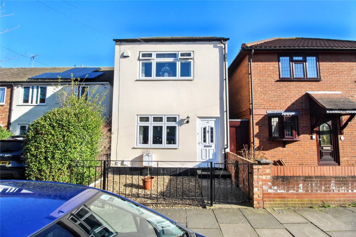 Cross Road, Mawneys, Romford, RM7 8DX