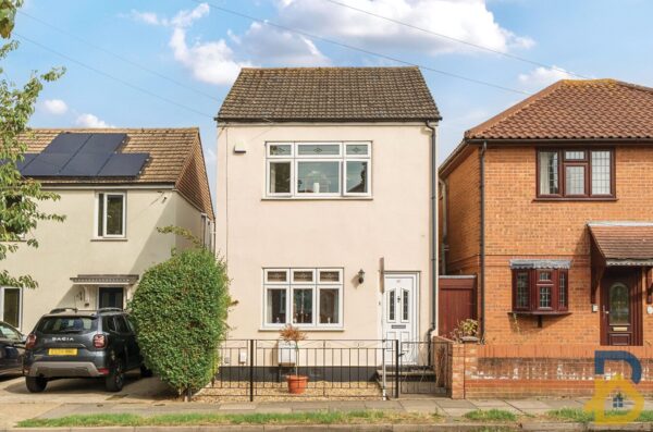 Cross Road, Mawneys, Romford, RM7 8DX