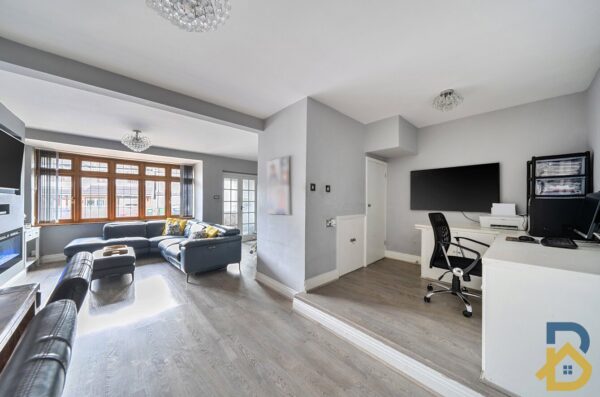 Laburnum Avenue, Hornchurch, RM12 4HA