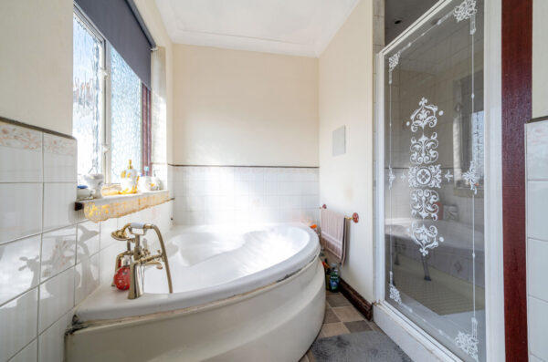 Wayside Avenue, Hornchurch, RM12 4LL