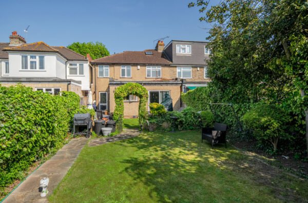 Wayside Avenue, Hornchurch, RM12 4LL