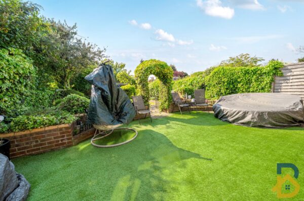 Wayside Avenue, Hornchurch, RM12 4LL