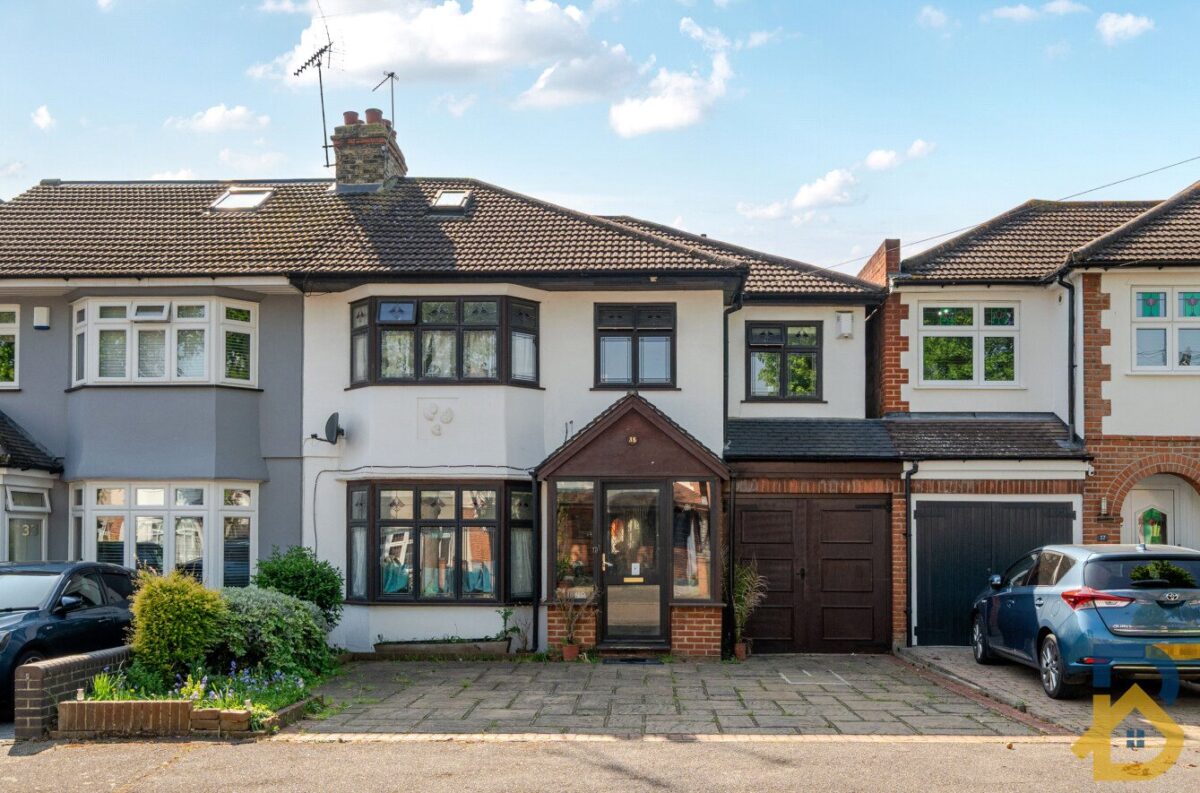 Wayside Avenue, Hornchurch, RM12 4LL