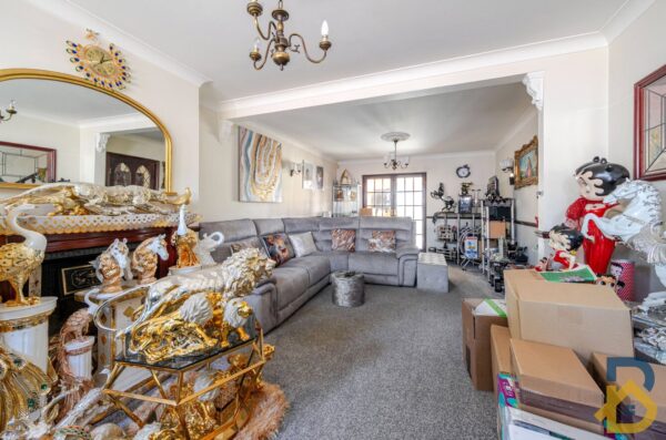 Wayside Avenue, Hornchurch, RM12 4LL