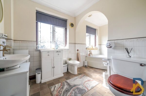 Wayside Avenue, Hornchurch, RM12 4LL