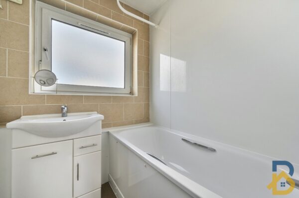 Salisbury Road, Dagenham, RM10 8TT