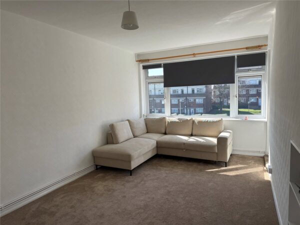 Trowbridge Road, Romford, RM3 8AG