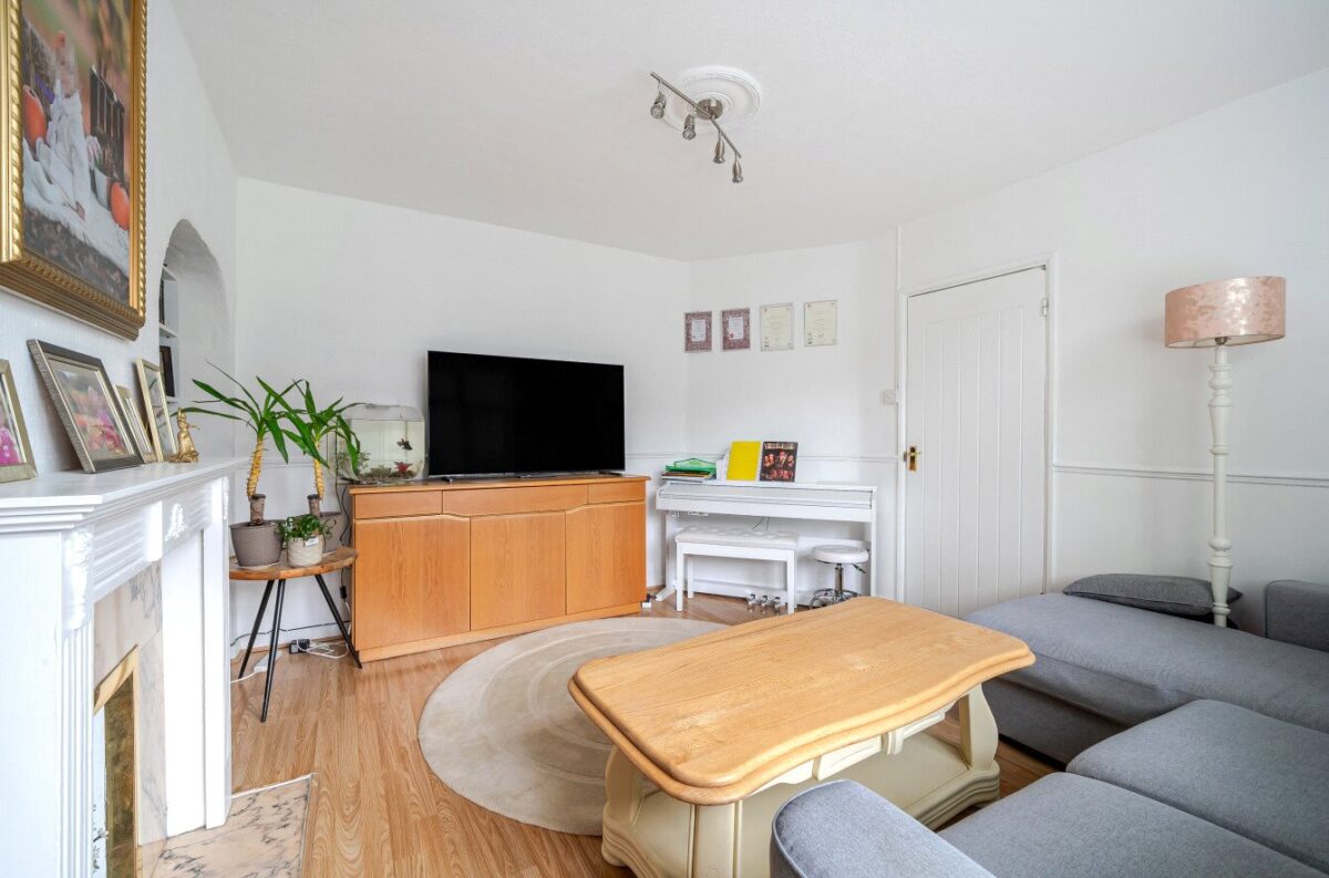 Lake Gardens, Dagenham, Essex, RM10 8NU