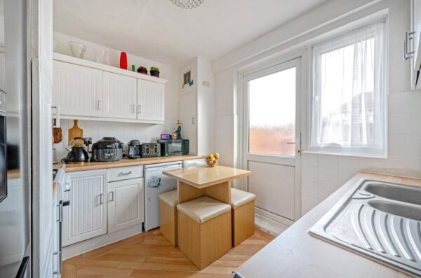 Lake Gardens, Dagenham, Essex, RM10 8NU