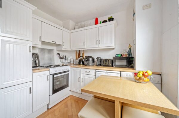 Lake Gardens, Dagenham, Essex, RM10 8NU