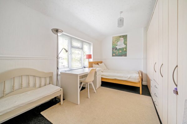 Lake Gardens, Dagenham, Essex, RM10 8NU