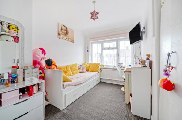Lake Gardens, Dagenham, Essex, RM10 8NU