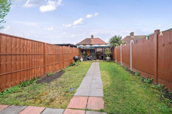 Lake Gardens, Dagenham, Essex, RM10 8NU