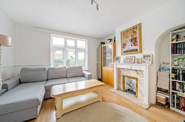 Lake Gardens, Dagenham, Essex, RM10 8NU
