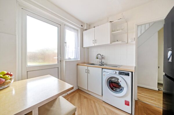 Lake Gardens, Dagenham, Essex, RM10 8NU