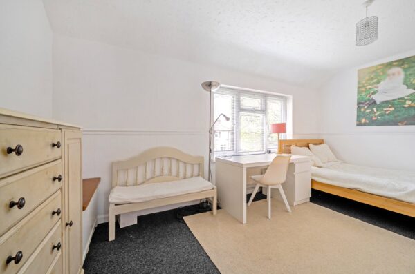 Lake Gardens, Dagenham, Essex, RM10 8NU