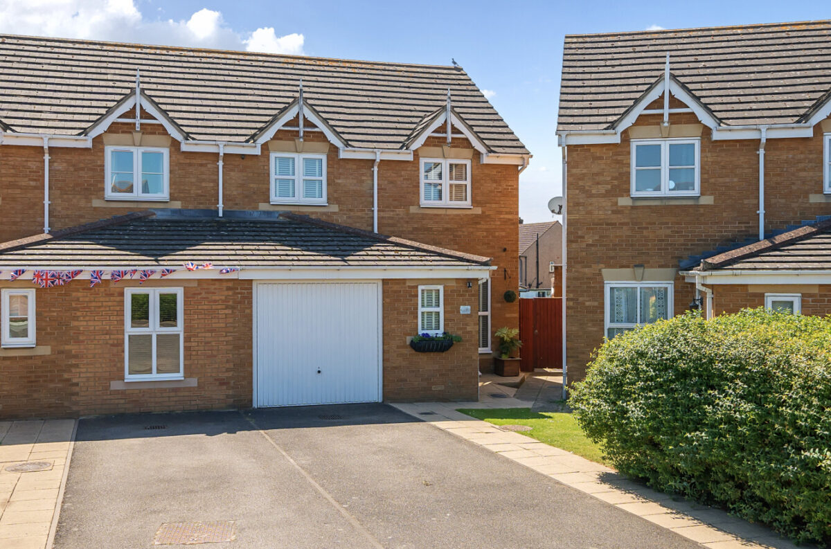 Collingwood Road, Rainham, RM13 8SZ