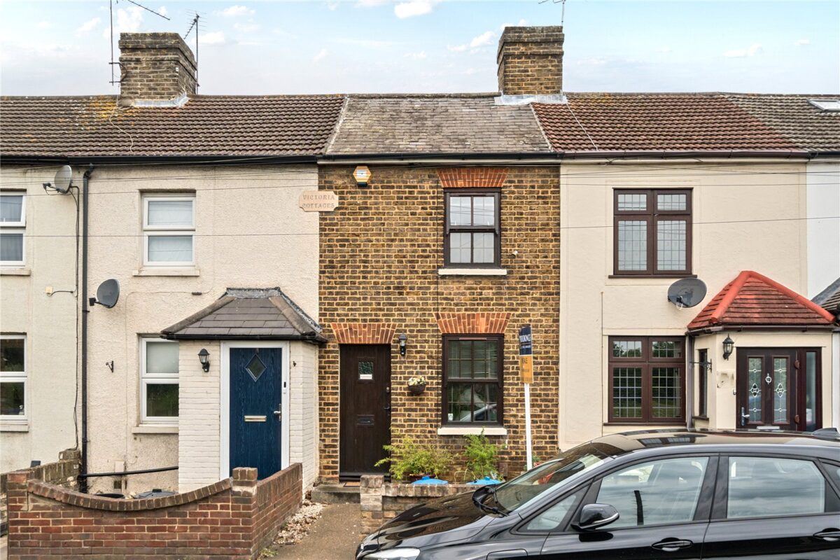 Abbs Cross Lane, Hornchurch, RM12 4YD