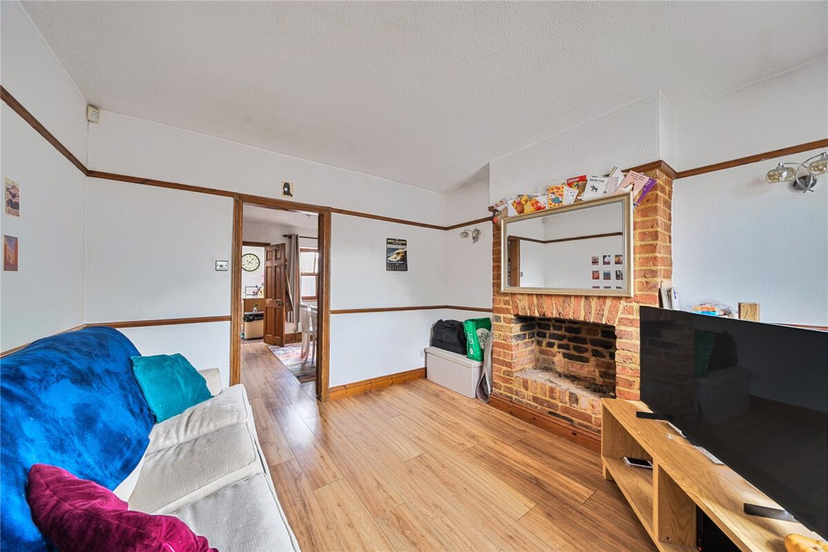 Abbs Cross Lane, Hornchurch, RM12 4YD