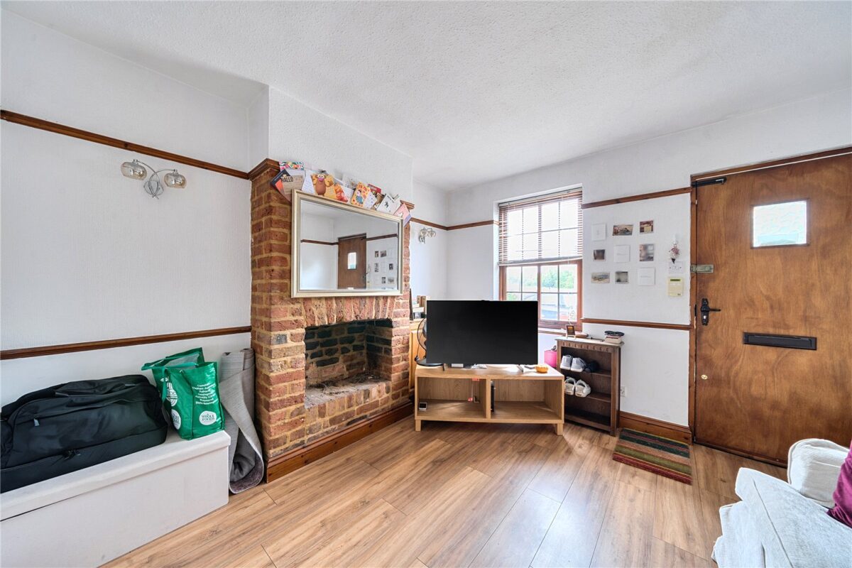 Abbs Cross Lane, Hornchurch, RM12 4YD