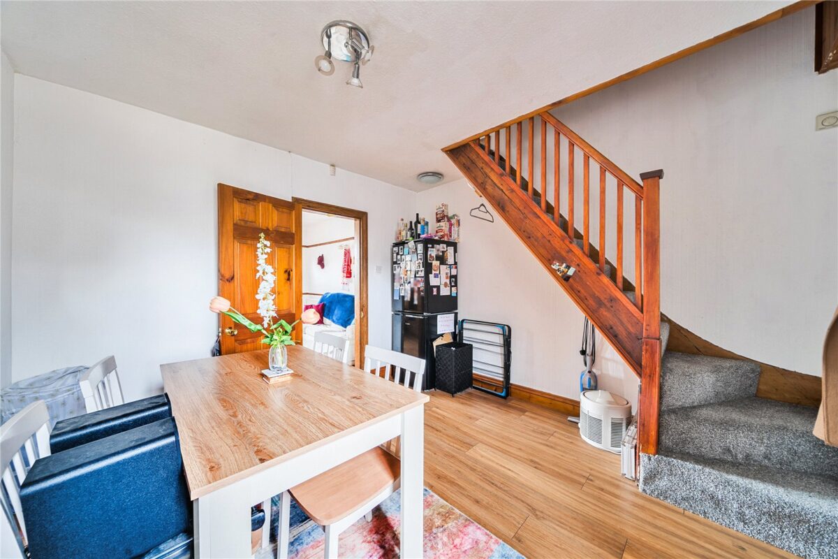 Abbs Cross Lane, Hornchurch, RM12 4YD