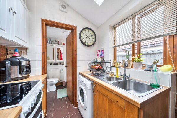 Abbs Cross Lane, Hornchurch, RM12 4YD