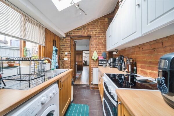 Abbs Cross Lane, Hornchurch, RM12 4YD