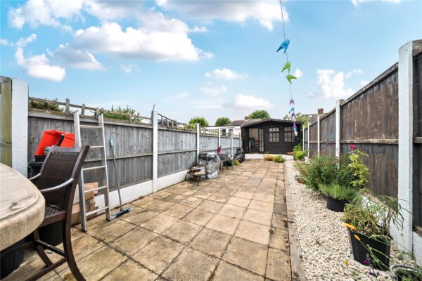 Abbs Cross Lane, Hornchurch, RM12 4YD