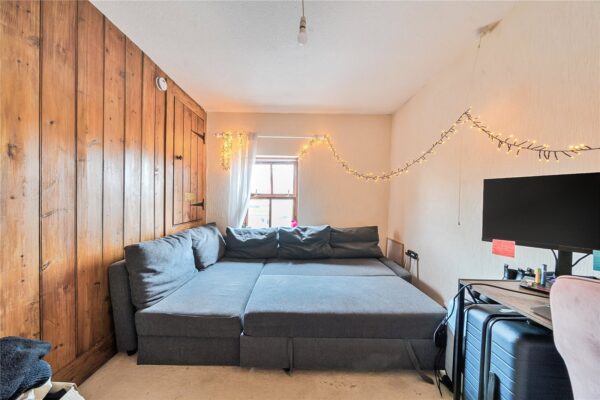 Abbs Cross Lane, Hornchurch, RM12 4YD