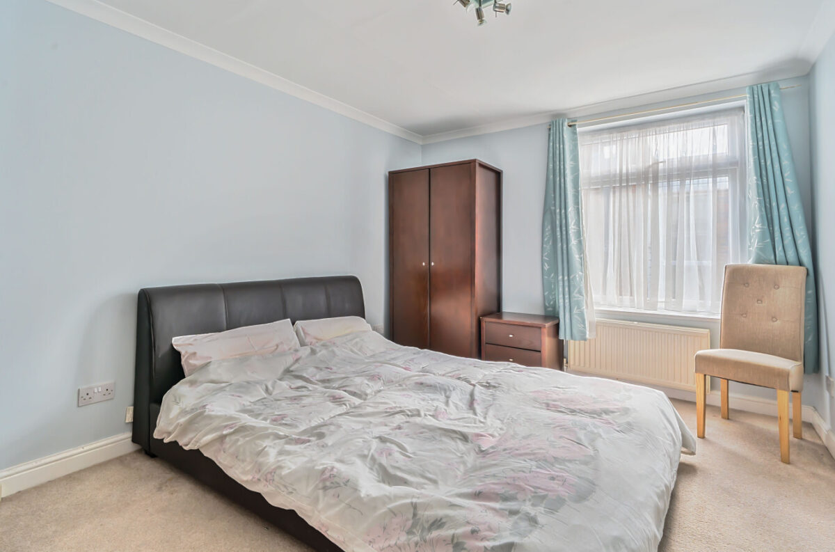 Squirrels Heath Lane, Hornchurch, RM11 2DX