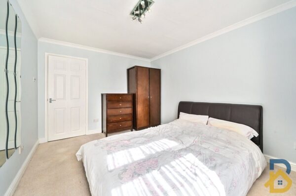 Squirrels Heath Lane, Hornchurch, RM11 2DX