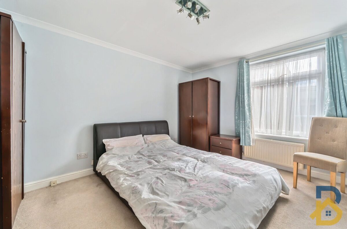 Squirrels Heath Lane, Hornchurch, RM11 2DX