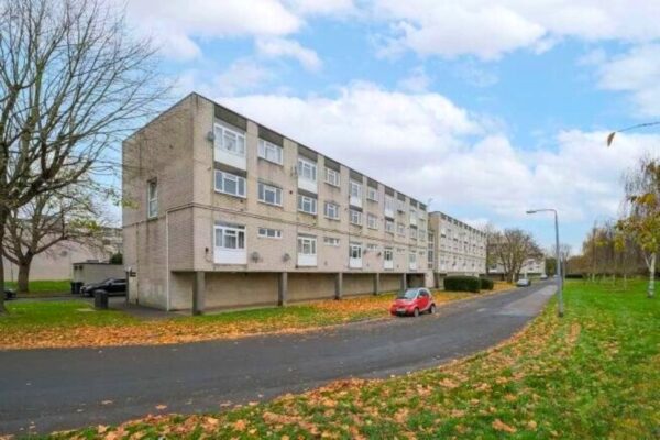 Highwood Lane, Loughton, Essex, IG10 3LX