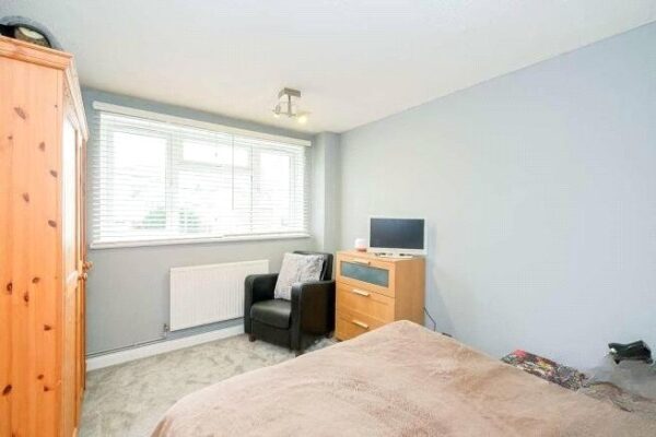 Highwood Lane, Loughton, Essex, IG10 3LX
