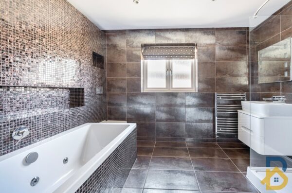 Nelmes Way, Hornchurch, RM11 2QY