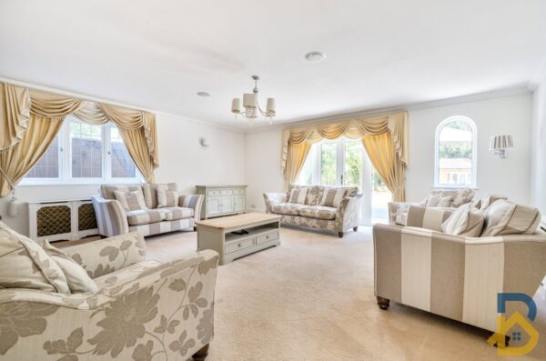 Nelmes Way, Hornchurch, RM11 2QY