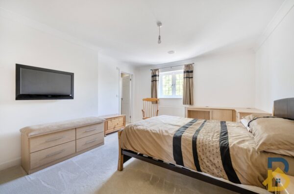 Nelmes Way, Hornchurch, RM11 2QY