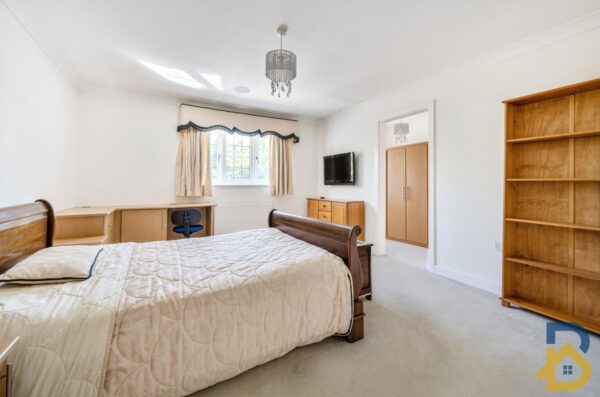 Nelmes Way, Hornchurch, RM11 2QY