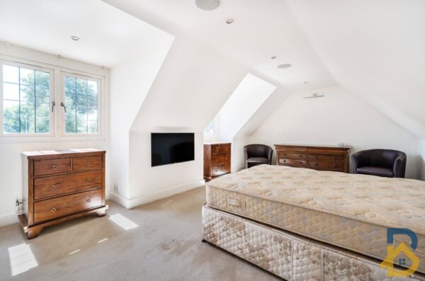 Nelmes Way, Hornchurch, RM11 2QY
