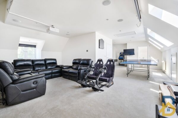 Nelmes Way, Hornchurch, RM11 2QY