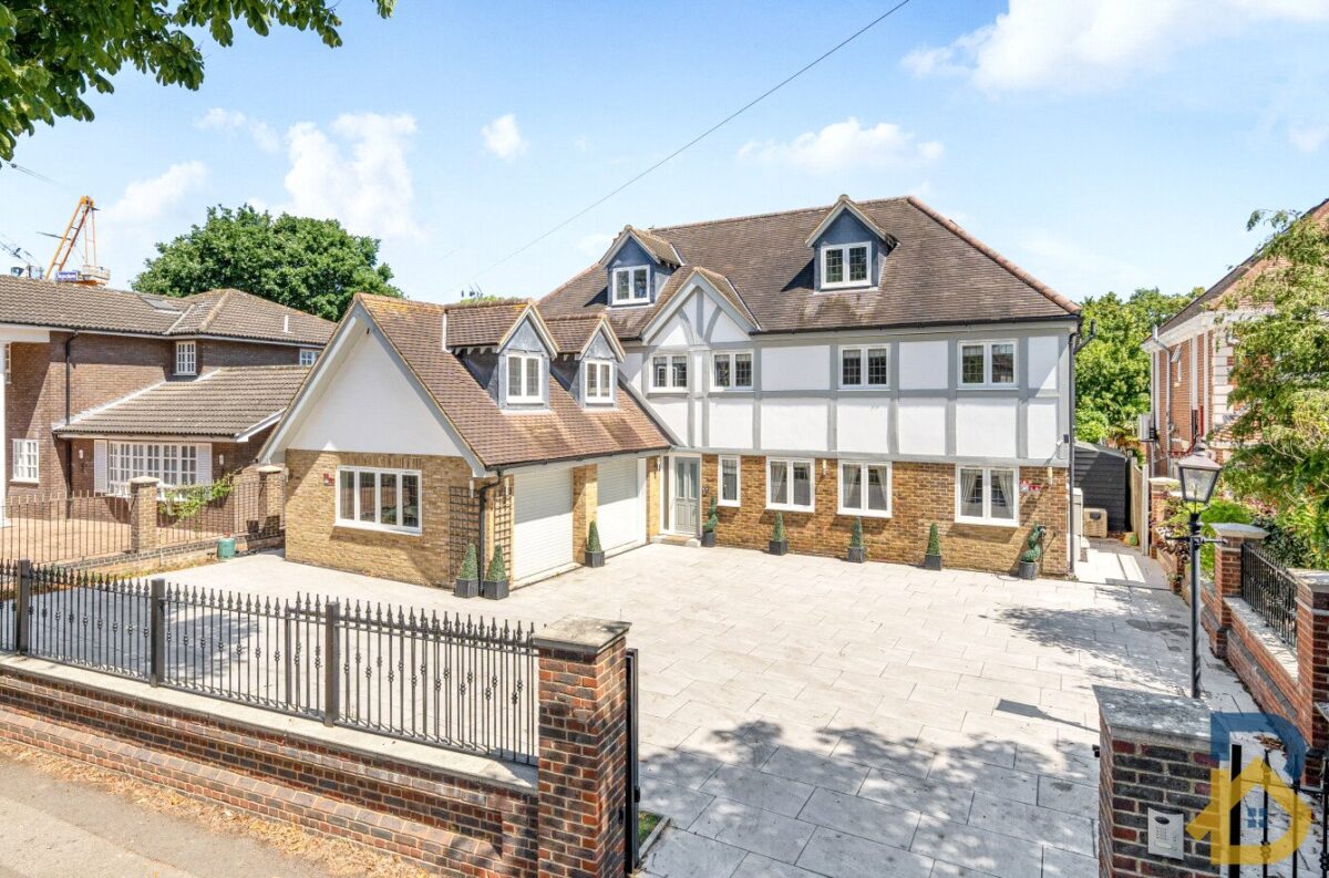 Nelmes Way, Hornchurch, RM11 2QY